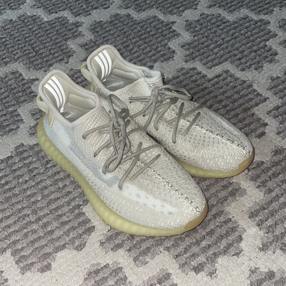 REALISTIC ADIDAS MENS YEEZYS 350 V2 TRIPLE WHITE - Picture 5 of 5